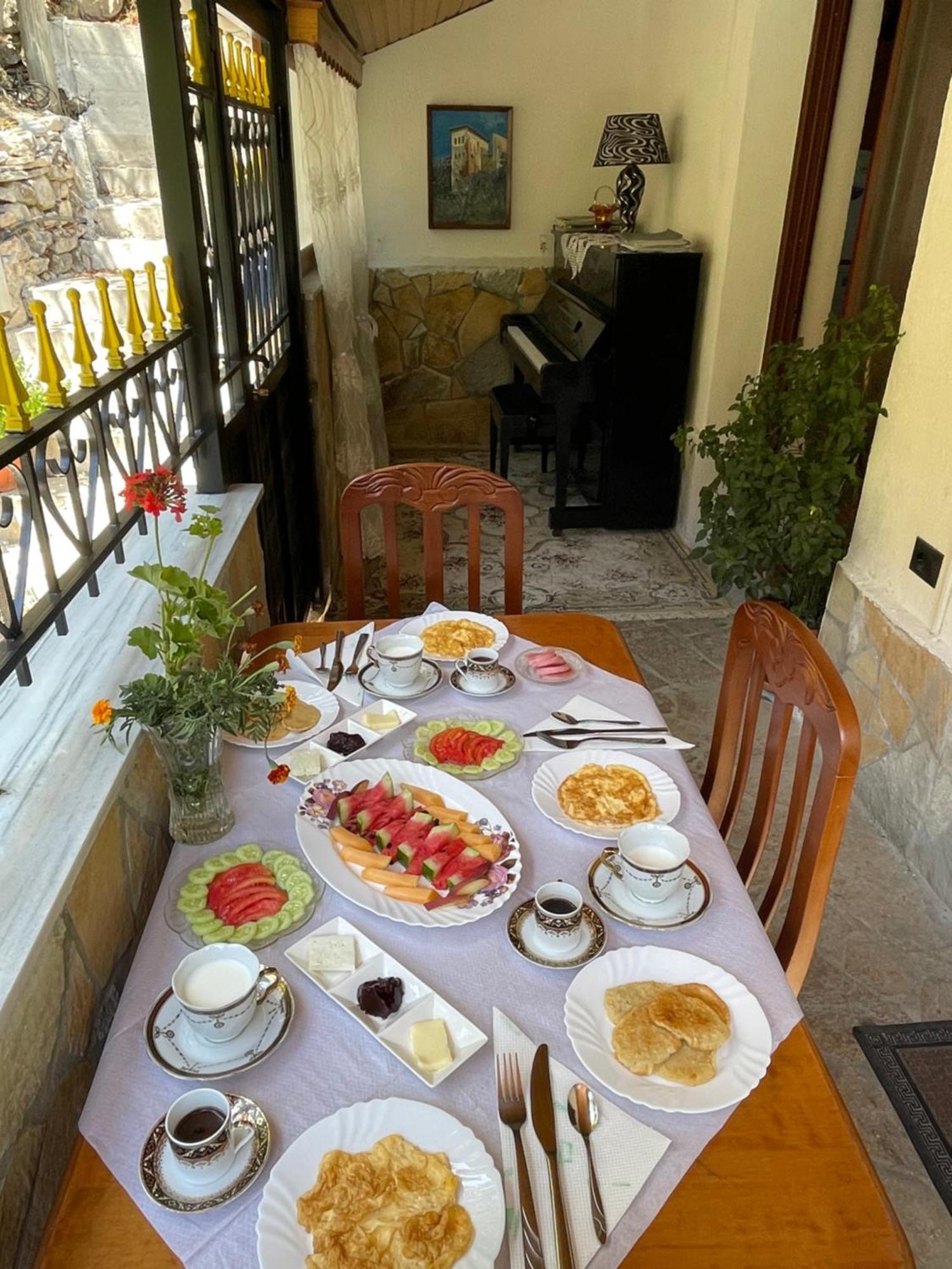 Latifi Gasthof Gjirokastër